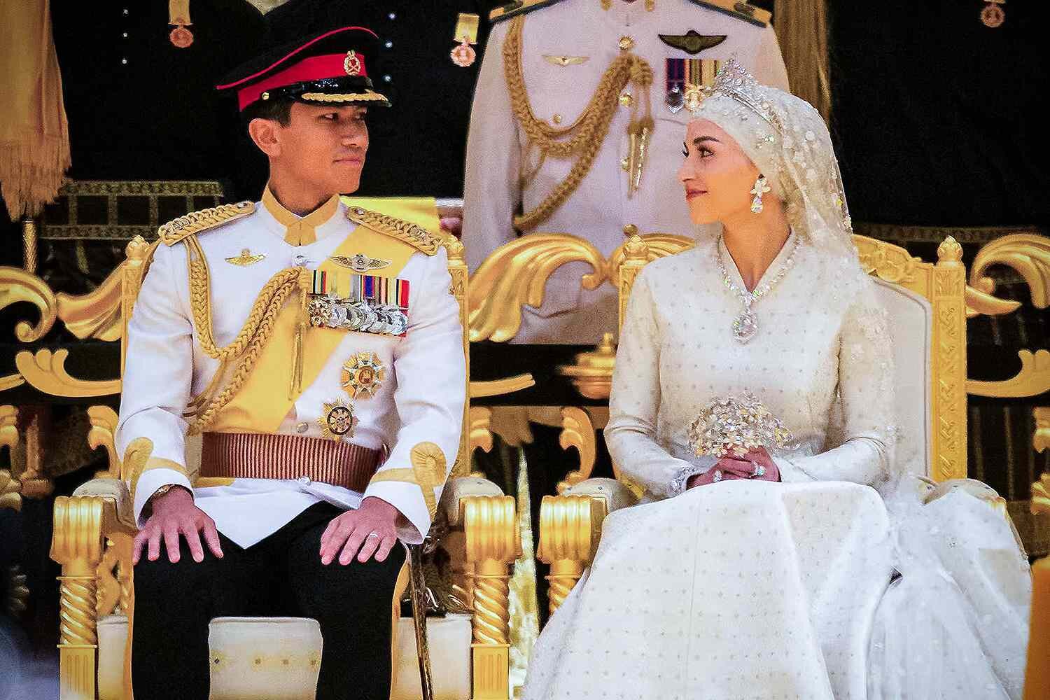 Đám cưới Hoàng tử Brunei: Cặp đôi đẹp như bước ra từ cổ tích - Ảnh 4.