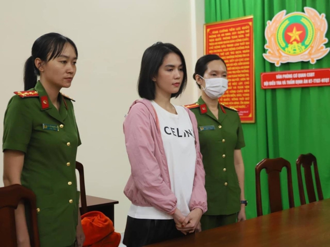Tình tiết tăng nặng tội danh trong vụ Ngọc Trinh lái xe moto "diễn xiếc" không bằng lái - Ảnh 4. Tình tiết tăng nặng tội danh trong vụ Ngọc Trinh lái xe moto "diễn xiếc" không bằng lái - Ảnh 4.