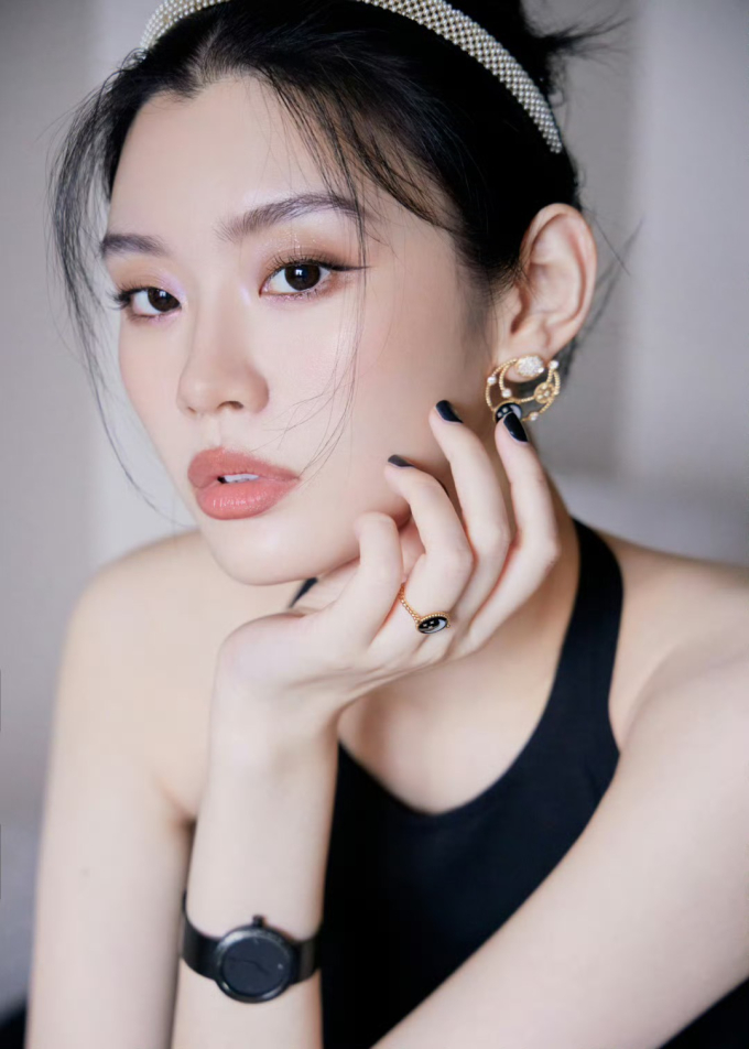 Thiên thần Victoria’s Secret vào gia tộc vua sòng bạc Macau: Tủi nhục vượt ải tuyển vợ, 5 năm chạy chỉ tiêu sinh con vẫn chưa chính thức làm dâu - Ảnh 6. Thiên thần Victoria’s Secret vào gia tộc vua sòng bạc Macau: Tủi nhục vượt ải tuyển vợ, 5 năm chạy chỉ tiêu sinh con vẫn chưa chính thức làm dâu - Ảnh 6.