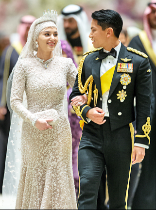 Tiệc cưới Hoàng tử Brunei: Cặp đôi trao nhau ánh mắt cực ngọt, loạt chi tiết thể hiện đẳng cấp gia tộc 30 tỷ đô- Ảnh 3.