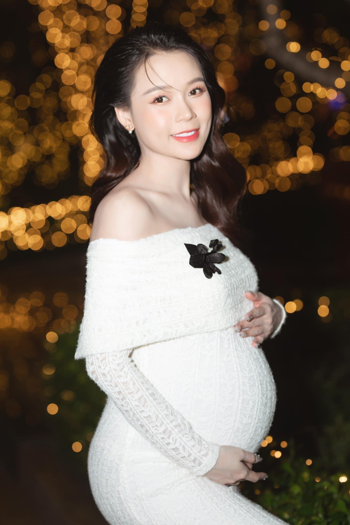 Sam lộ bụng bầu lớn rõ trong sinh nhật Trương Quỳnh Anh, nhan sắc ghi điểm những tháng cuối thai kỳ- Ảnh 5.
