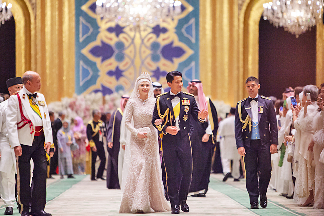 Tiệc cưới Hoàng tử Brunei: Cặp đôi trao nhau ánh mắt cực ngọt, loạt chi tiết thể hiện đẳng cấp gia tộc 30 tỷ đô- Ảnh 1.