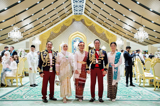 Tiệc cưới Hoàng tử Brunei: Cặp đôi trao nhau ánh mắt cực ngọt, loạt chi tiết thể hiện đẳng cấp gia tộc 30 tỷ đô- Ảnh 8.