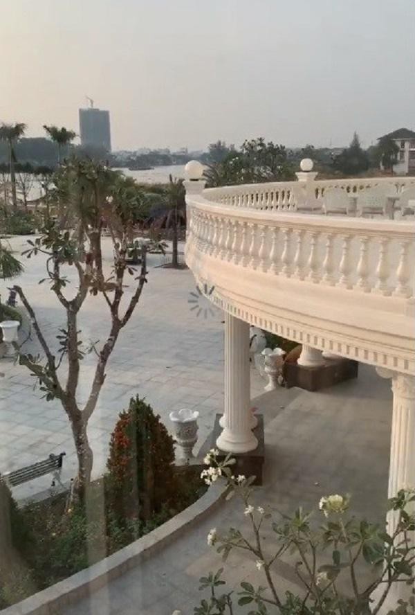 Lan Khuê làm dâu gia tộc giàu có bậc nhất Việt Nam: Ở dinh thự dát vàng, dùng đồ hiệu "chanh xả" - Ảnh 6. Lan Khuê làm dâu gia tộc giàu có bậc nhất Việt Nam: Ở dinh thự dát vàng, dùng đồ hiệu "chanh xả" - Ảnh 6.