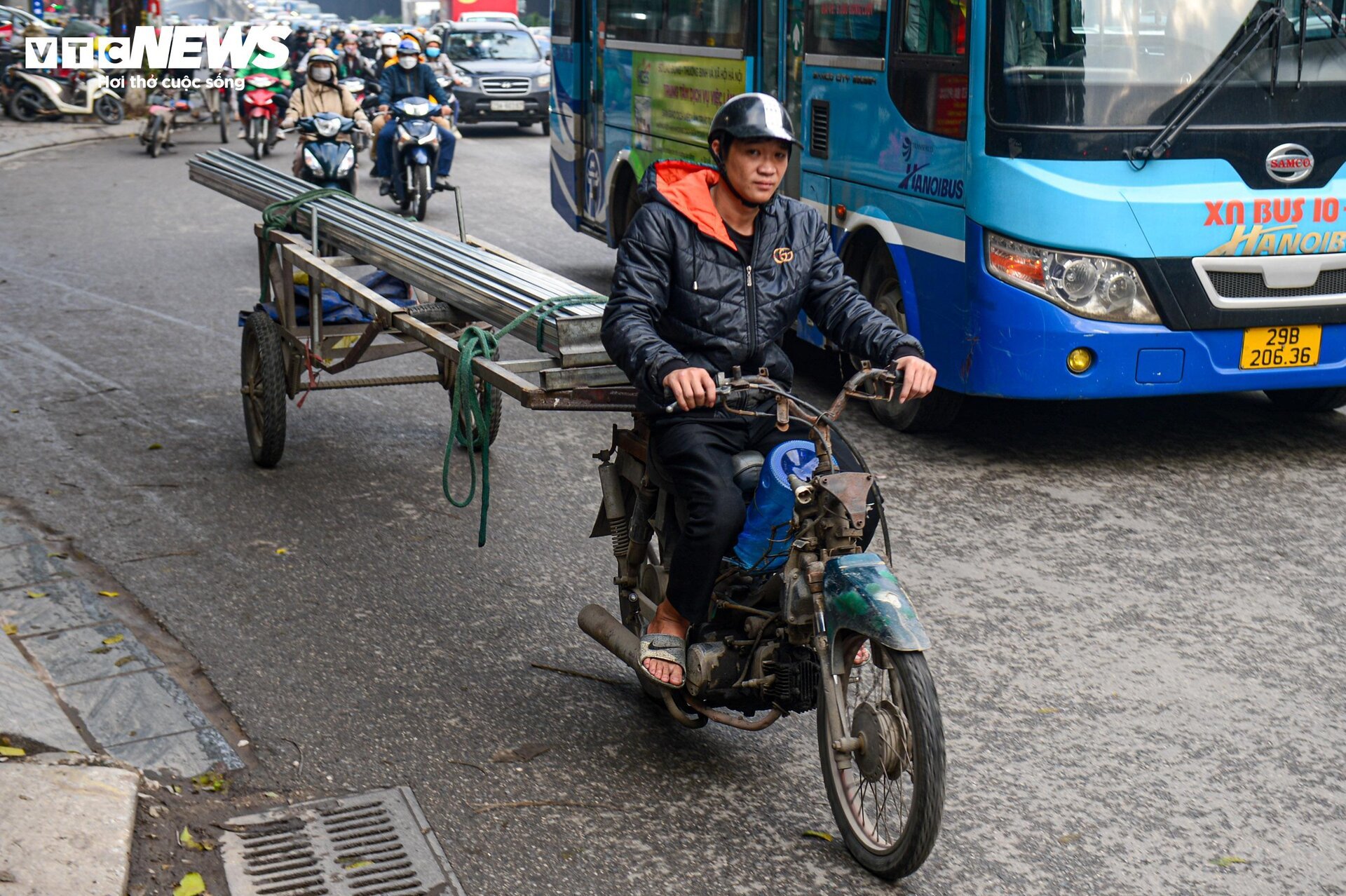 Gây nhiều tai nạn thương tâm, xe &quot;máy chém&quot; vẫn nghênh ngang diễu phố - Ảnh 7.