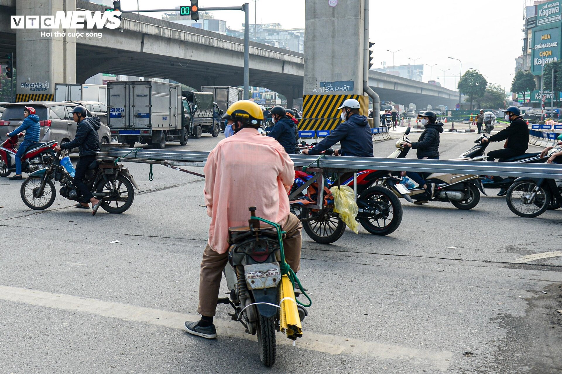 Gây nhiều tai nạn thương tâm, xe &quot;máy chém&quot; vẫn nghênh ngang diễu phố - Ảnh 5.