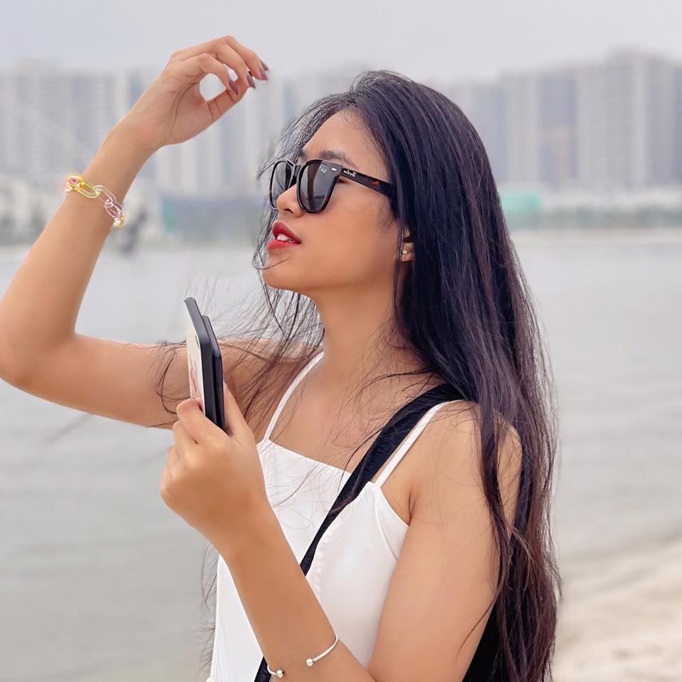 "So kè" nhan sắc của Hoa khôi các trường đại học đình đám hiện nay: Mỗi người một vẻ, không ai chịu thua ai!- Ảnh 3. "So kè" nhan sắc của Hoa khôi các trường đại học đình đám hiện nay: Mỗi người một vẻ, không ai chịu thua ai!- Ảnh 3.