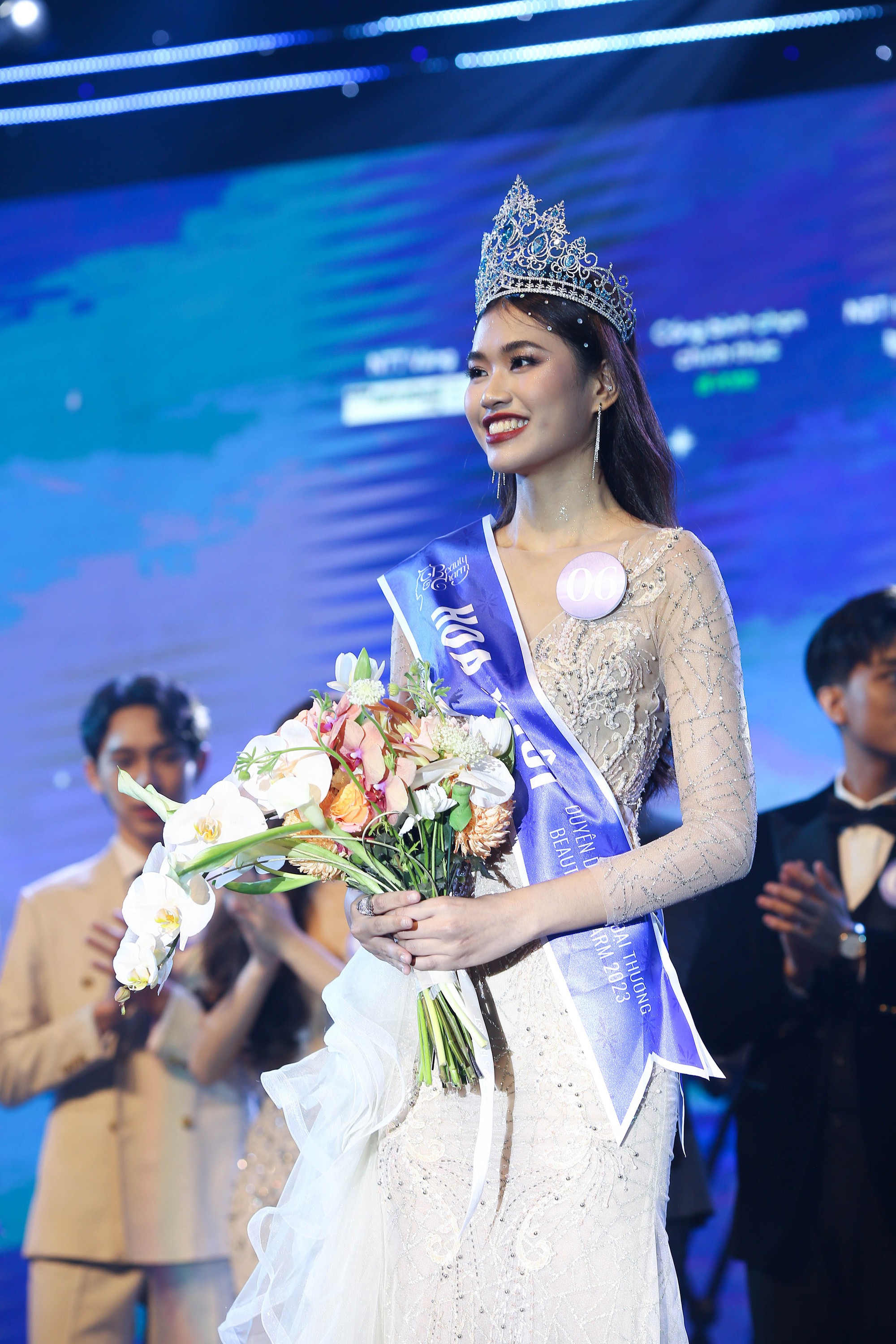 "So kè" nhan sắc của Hoa khôi các trường đại học đình đám hiện nay: Mỗi người một vẻ, không ai chịu thua ai!- Ảnh 1. "So kè" nhan sắc của Hoa khôi các trường đại học đình đám hiện nay: Mỗi người một vẻ, không ai chịu thua ai!- Ảnh 1.