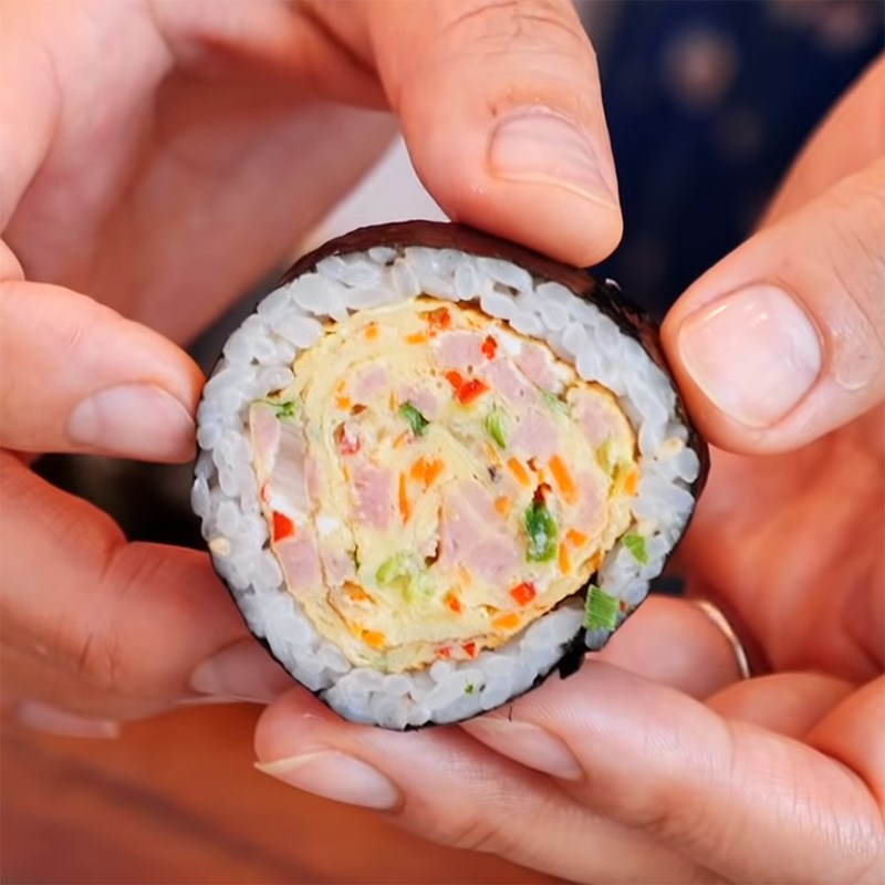 Bật mí công thức làm kimbap trứng chiên đơn giản thơm ngon - Ảnh 9.