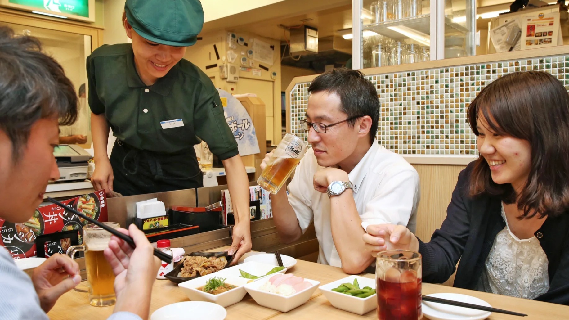 Dân công sở Nhật Bản dè sẻn giữa bối cảnh không còn lựa chọn khác: &quot;Bữa trưa một xu&quot; được quý hơn bao giờ hết - Ảnh 1.
