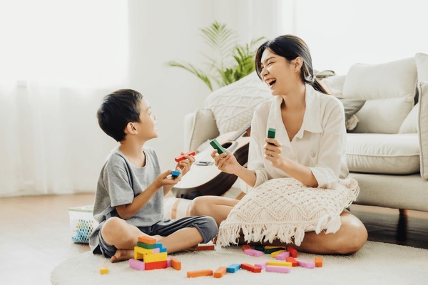 Nghiên cứu mới khiến các bà mẹ thở phào nhẹ nhõm chuyện dành thời gian chơi với con, ít cũng được nhưng phải đảm bảo yếu tố quan trọng này - Ảnh 1.