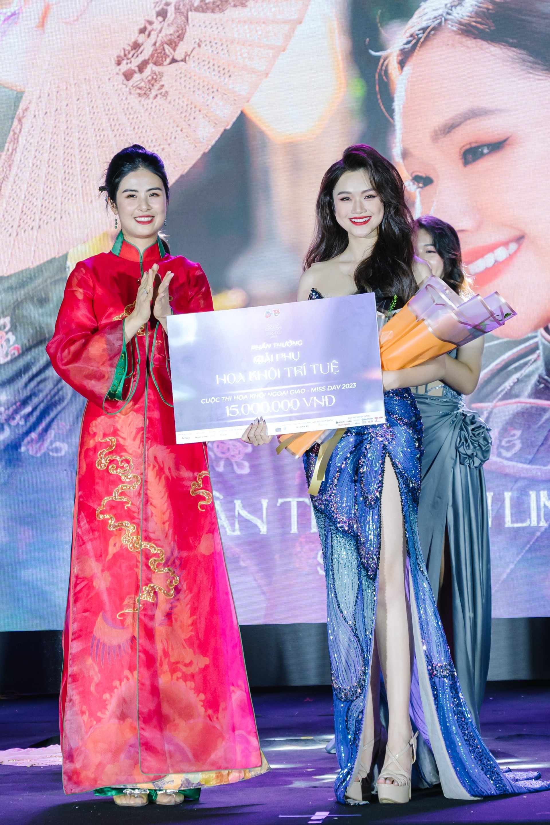 "So kè" nhan sắc của Hoa khôi các trường đại học đình đám hiện nay: Mỗi người một vẻ, không ai chịu thua ai!- Ảnh 19. "So kè" nhan sắc của Hoa khôi các trường đại học đình đám hiện nay: Mỗi người một vẻ, không ai chịu thua ai!- Ảnh 19.