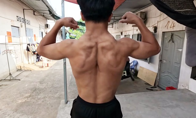 Cậu b&eacute; ở Đồng Nai cơ bắp cuồn cuộn như lực sĩ, l&ecirc;n b&aacute;o nước ngo&agrave;i 3 năm trước giờ ra sao? - Ảnh 7.