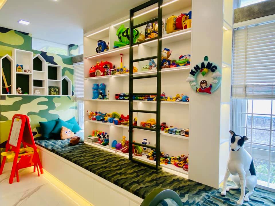 Mẹ thiết kế phòng chơi riêng dành cho con trai, có cả hệ tủ đồ chơi và kho phụ kiện xinh xỉu - Ảnh 2.