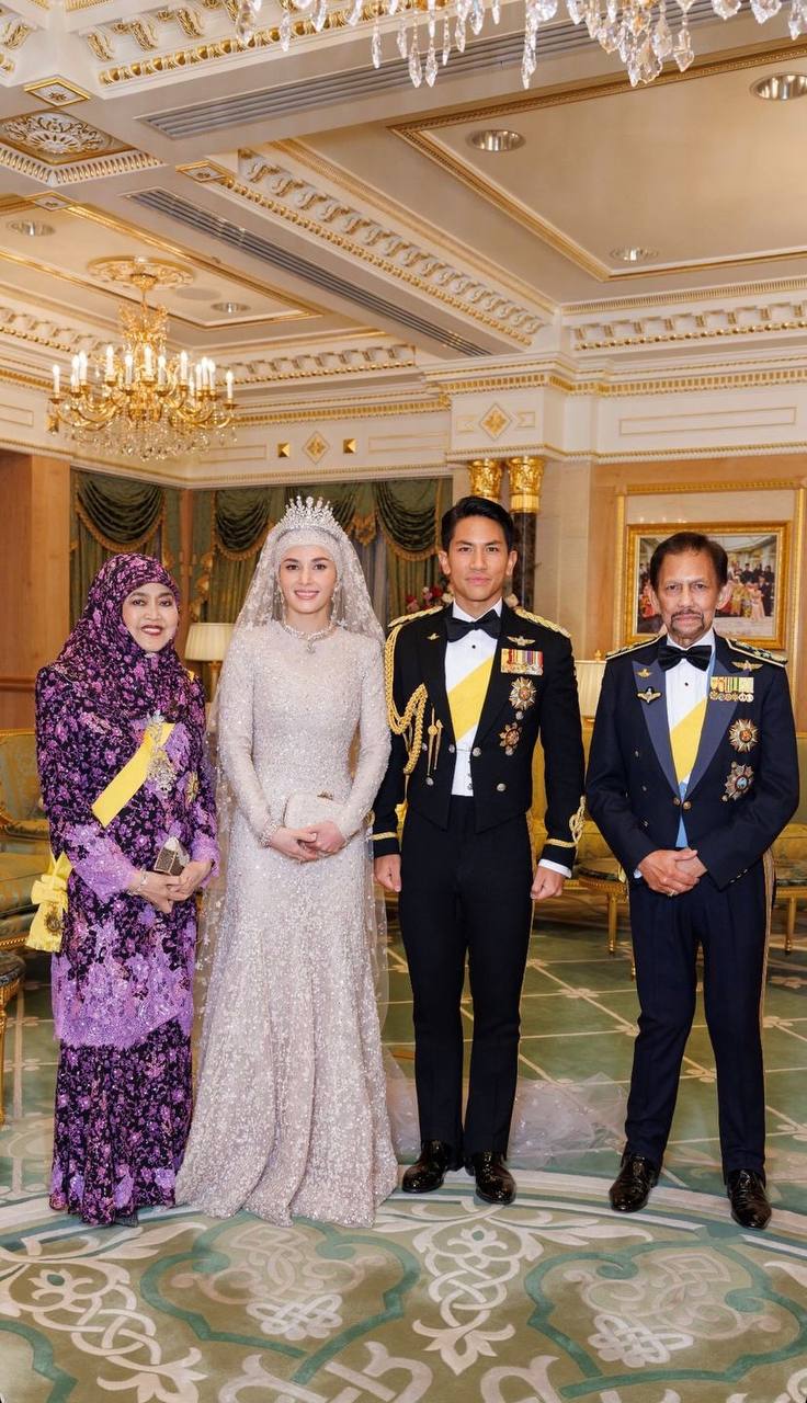 Hoàng tử Brunei khoe loạt ảnh chưa từng thấy hậu đám cưới, lộ khoảnh khắc 