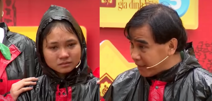 Xót xa trước nữ sinh mồ côi cha, MC Quyền Linh rút tiền túi mua tặng xe đạp điện - Ảnh 1.