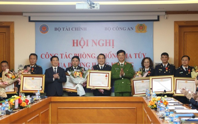 Phát hiện đường dây ma túy lớn nhất trong lịch sử từ vụ 4 tiếp viên hàng không - Ảnh 3. Phát hiện đường dây ma túy lớn nhất trong lịch sử từ vụ 4 tiếp viên hàng không - Ảnh 3.