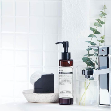 4 lỗi skincare đẩy nhanh tốc độ lão hóa của da - Ảnh 4. 4 lỗi skincare đẩy nhanh tốc độ lão hóa của da - Ảnh 4.