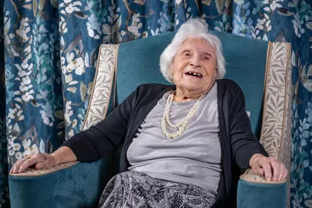 Không phải nghỉ ngơi, 3 cụ bà này vẫn sống thọ hơn 100 tuổi nhờ 5 thói quen đơn giản - Ảnh 2.