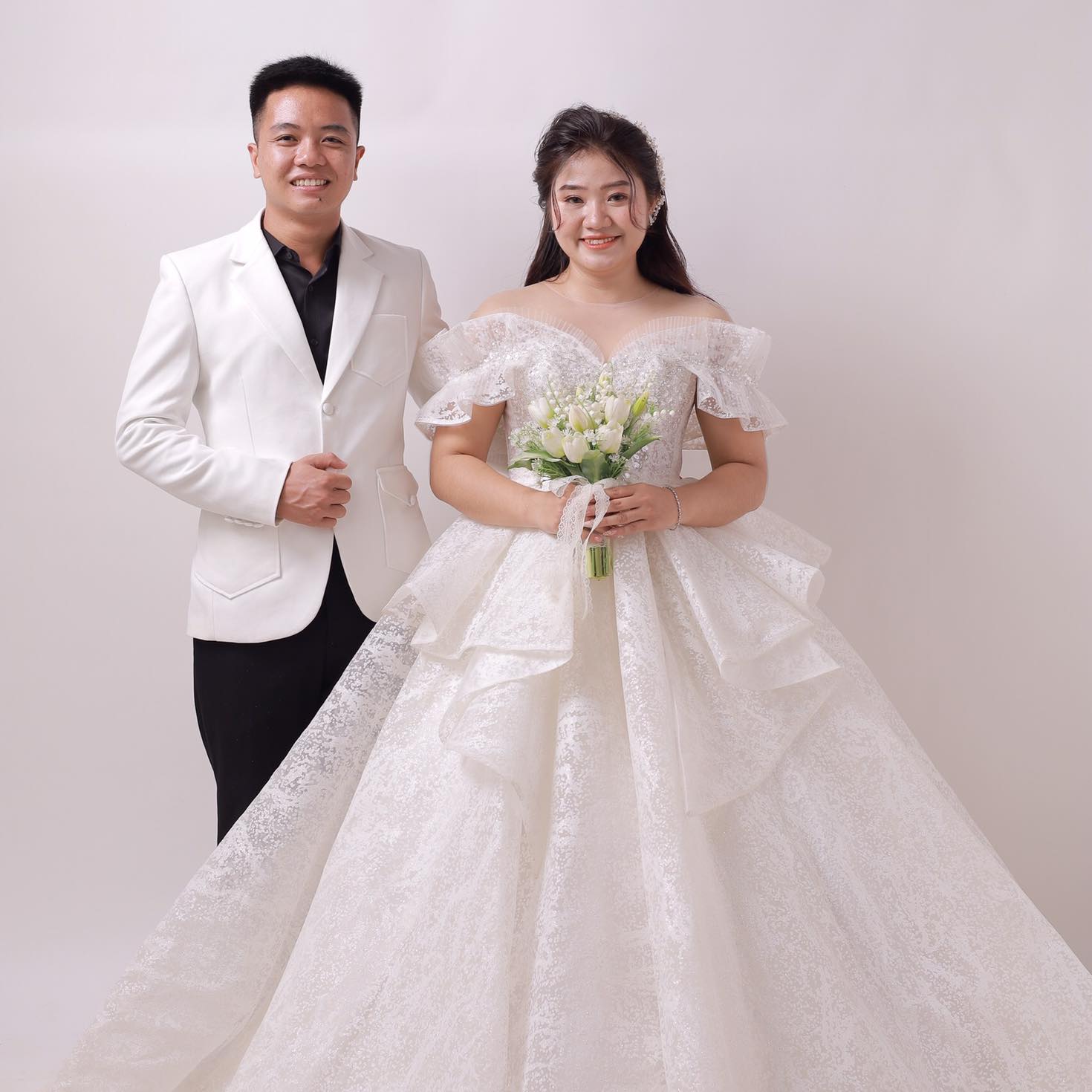 Nhận nhiệm vụ đi mua g&agrave; cho đơn vị, anh bộ đội được chủ qu&aacute;n gả lu&ocirc;n c&ocirc; con g&aacute;i dễ thương - Ảnh 5.