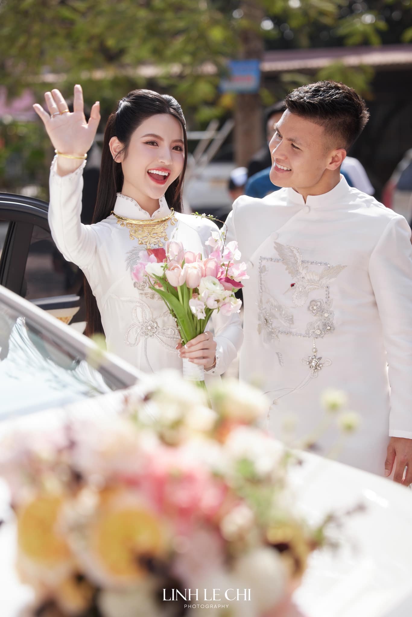 Cô dâu làng bóng đá Việt được tặng vàng ngày cưới hỏi, đoán xem của ai "nặng" nhất? - Ảnh 2.