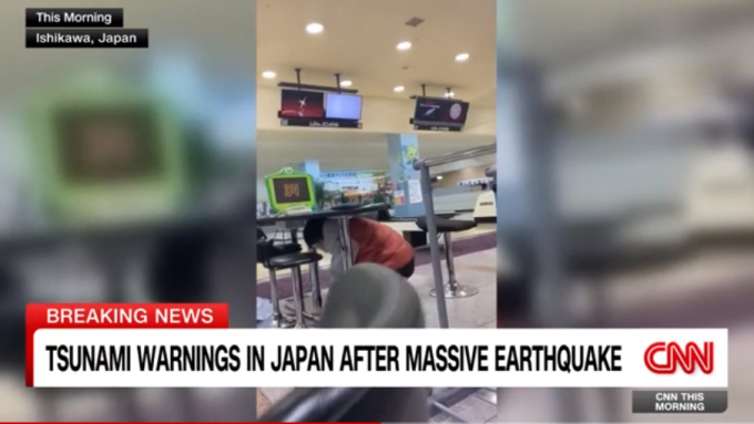Động đất ở Nhật Bản: Khoảnh khắc rung lắc kinh hoàng gây ám ảnh, một chi tiết nhỏ cho thấy bản lĩnh của người dân trong lúc nguy cấp - Ảnh 6.