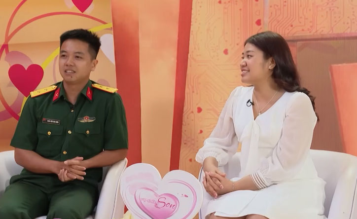 Nhận nhiệm vụ đi mua g&agrave; cho đơn vị, anh bộ đội được chủ qu&aacute;n gả lu&ocirc;n c&ocirc; con g&aacute;i dễ thương - Ảnh 3.