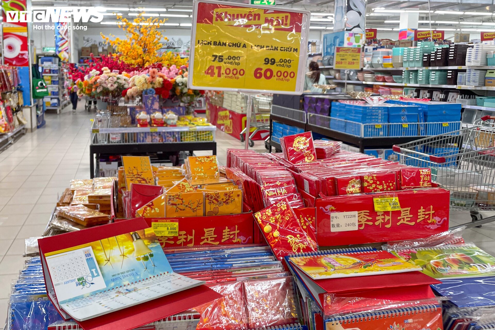 H&agrave;ng Tết ngập tr&agrave;n si&ecirc;u thị H&agrave; Nội - Ảnh 17.