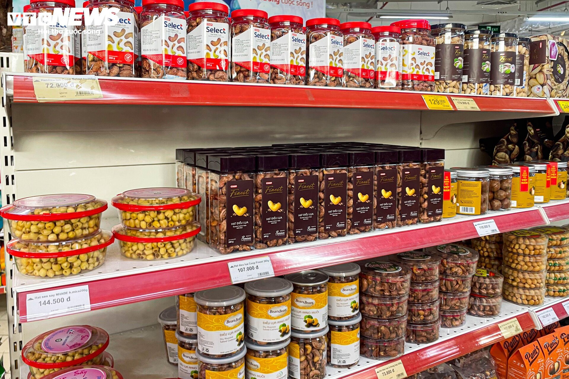 H&agrave;ng Tết ngập tr&agrave;n si&ecirc;u thị H&agrave; Nội - Ảnh 11.