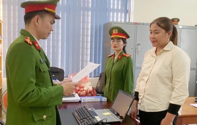 Người phụ nữ làm giả sổ tiết kiệm 1 tỷ đồng rồi mang đến ngân hàng rút tiền - Ảnh 1. Người phụ nữ làm giả sổ tiết kiệm 1 tỷ đồng rồi mang đến ngân hàng rút tiền - Ảnh 1.