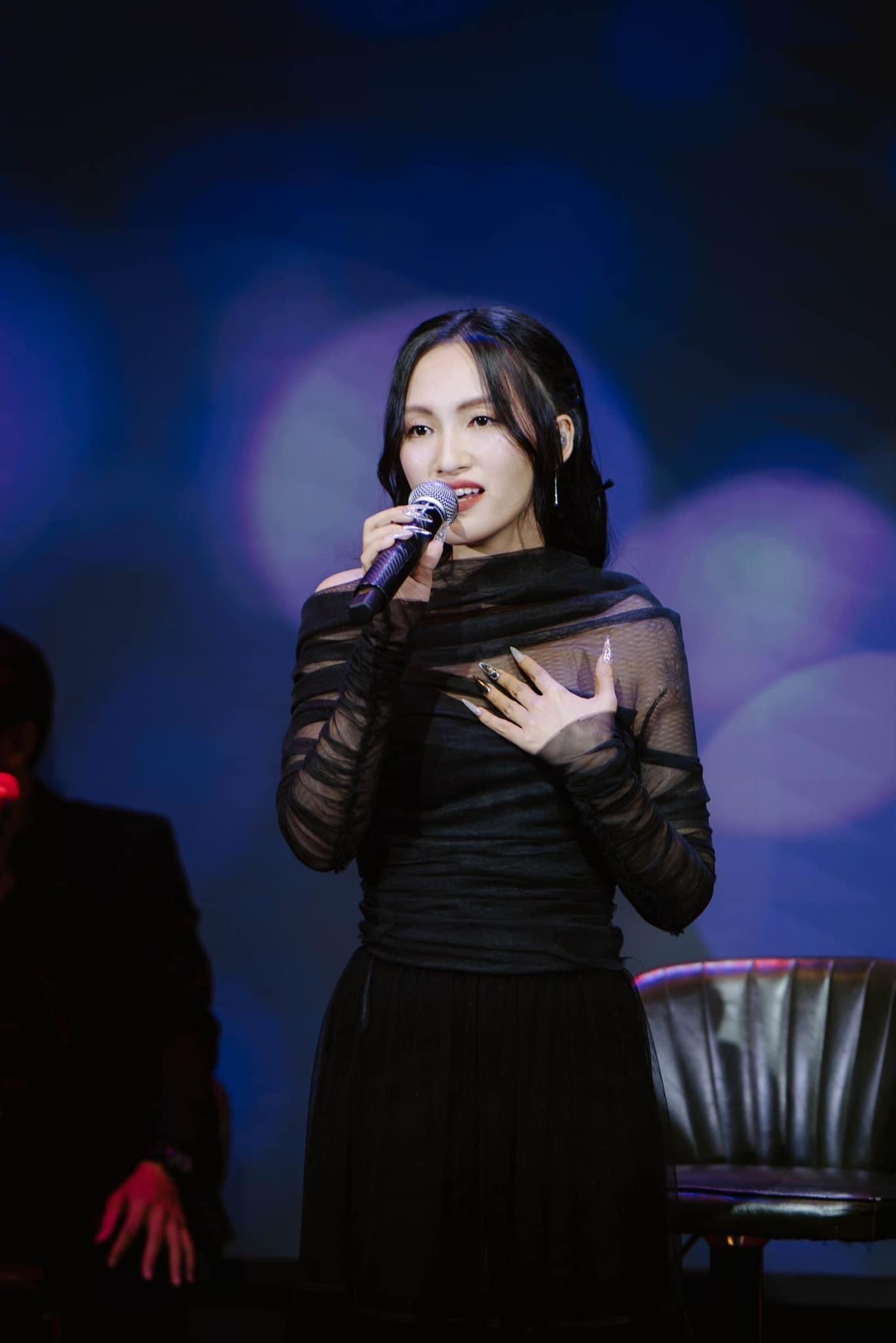 Chị Đẹp Nguyên Hà gây bất ngờ với diện mạo khác hẳn bình thường, netizen ủng hộ hết mình vì slay- Ảnh 5. Chị Đẹp Nguyên Hà gây bất ngờ với diện mạo khác hẳn bình thường, netizen ủng hộ hết mình vì slay- Ảnh 5.