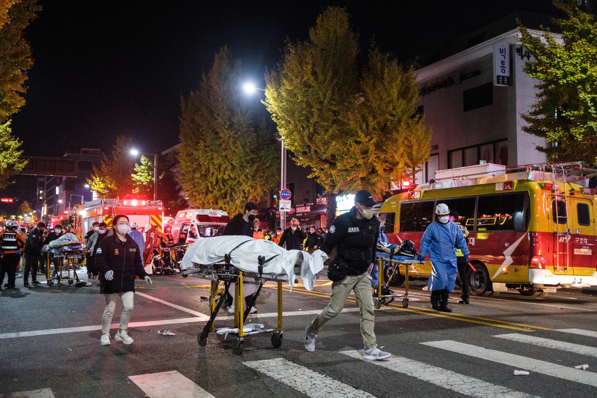 Cảnh sát trưởng Seoul bị buộc tội về thảm họa giẫm đạp Itaewon khiến 158 người chết  - Ảnh 1.