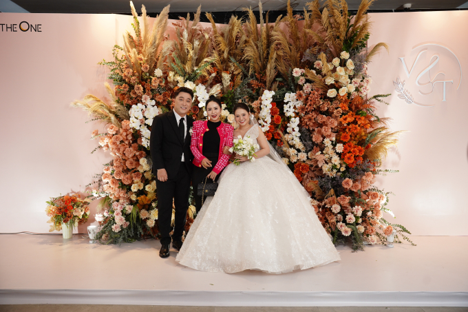 Đám cưới Yanbi - Trang Abby: Mẹ chú rể đi xe lăn lên lễ đường, trao sính lễ cho con dâu - Ảnh 8.