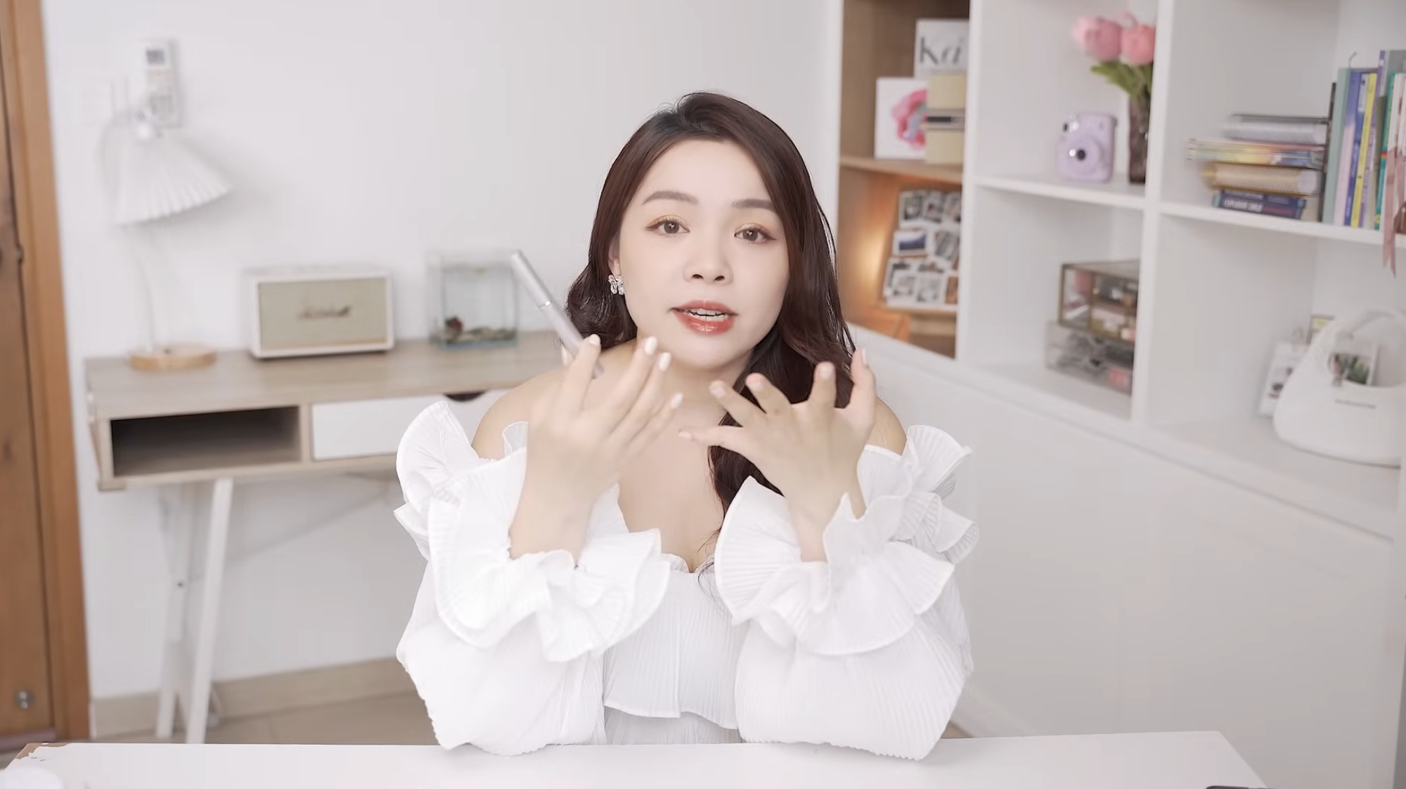 Trinh Phạm khoe món skincare "ruột" được cô tin dùng gần 10 năm: "Chân ái" đến nỗi không dám nhận quảng cáo cho brand khác- Ảnh 1. Trinh Phạm khoe món skincare "ruột" được cô tin dùng gần 10 năm: "Chân ái" đến nỗi không dám nhận quảng cáo cho brand khác- Ảnh 1.