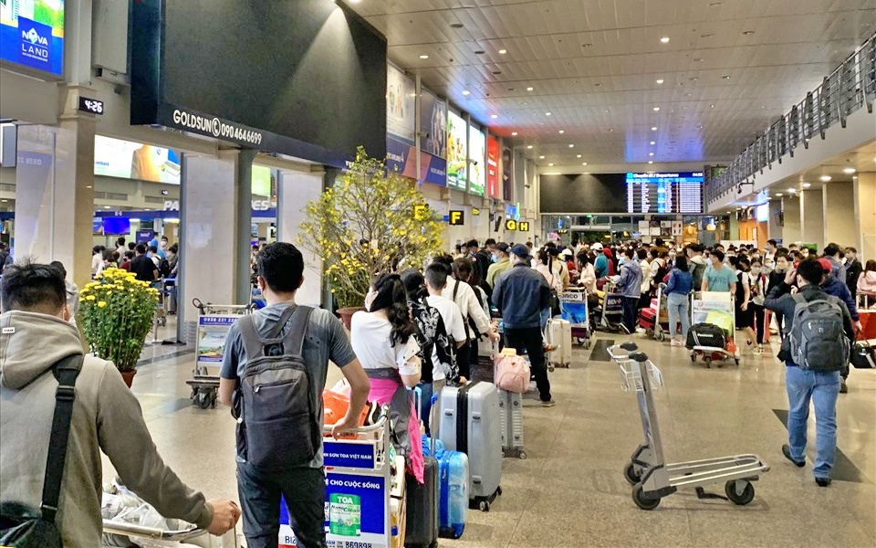 Tăng thêm hàng trăm chuyến từ sân bay Tân Sơn Nhất phục vụ Tết Nguyên đán, hành khách check-in tại đây cần lưu ý gì?