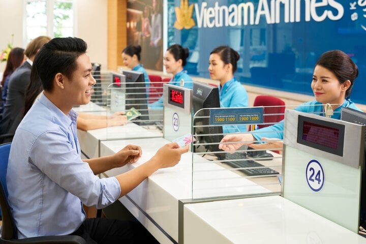 Lo khách mua phải vé máy bay Tết giả, Vietnam Airlines khuyến cáo khẩn - Ảnh 1.
