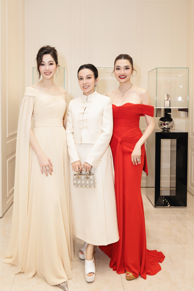 Hoa hậu Đặng Thu Thảo diện trang sức đắt đỏ, hội ngộ cùng đàn chị Hà Kiều Anh - Ảnh 3.