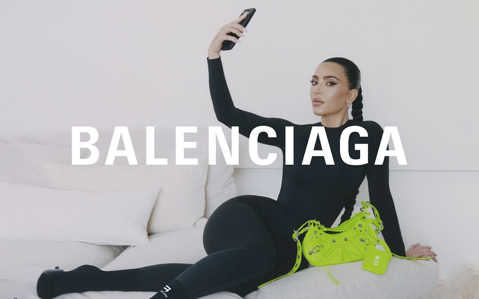 Kim Kardashian nối lại tình xưa với Balenciaga hậu scandal ầm ĩ năm xưa, netizen mỉa mai vì chính chủ dối trá- Ảnh 1.
