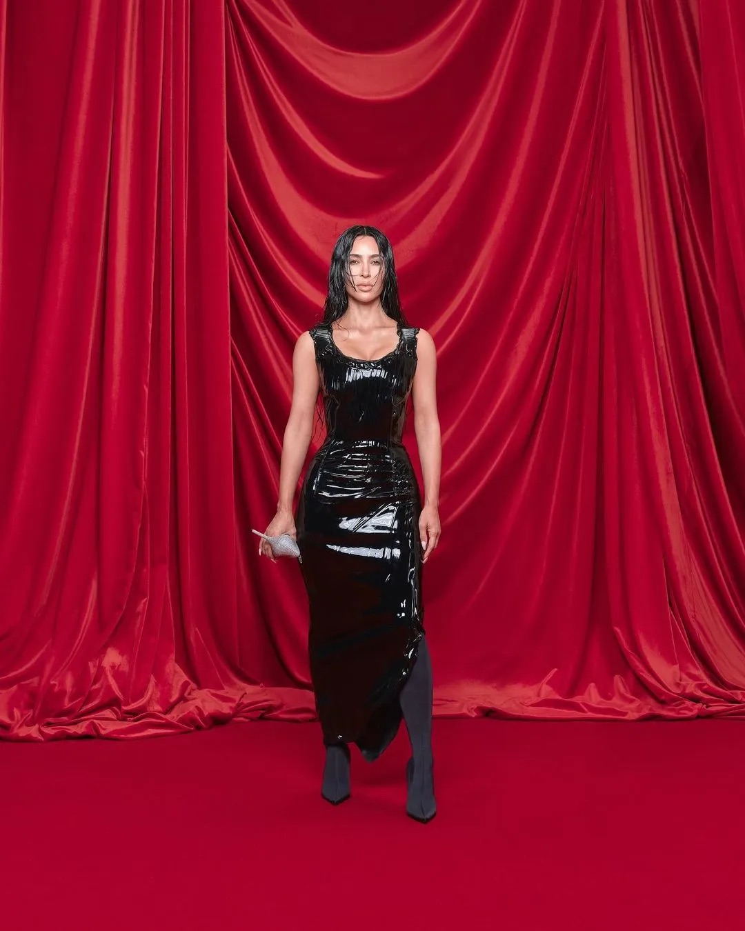 Kim Kardashian nối lại tình xưa với Balenciaga hậu scandal ầm ĩ năm xưa, netizen mỉa mai vì chính chủ dối trá- Ảnh 7.