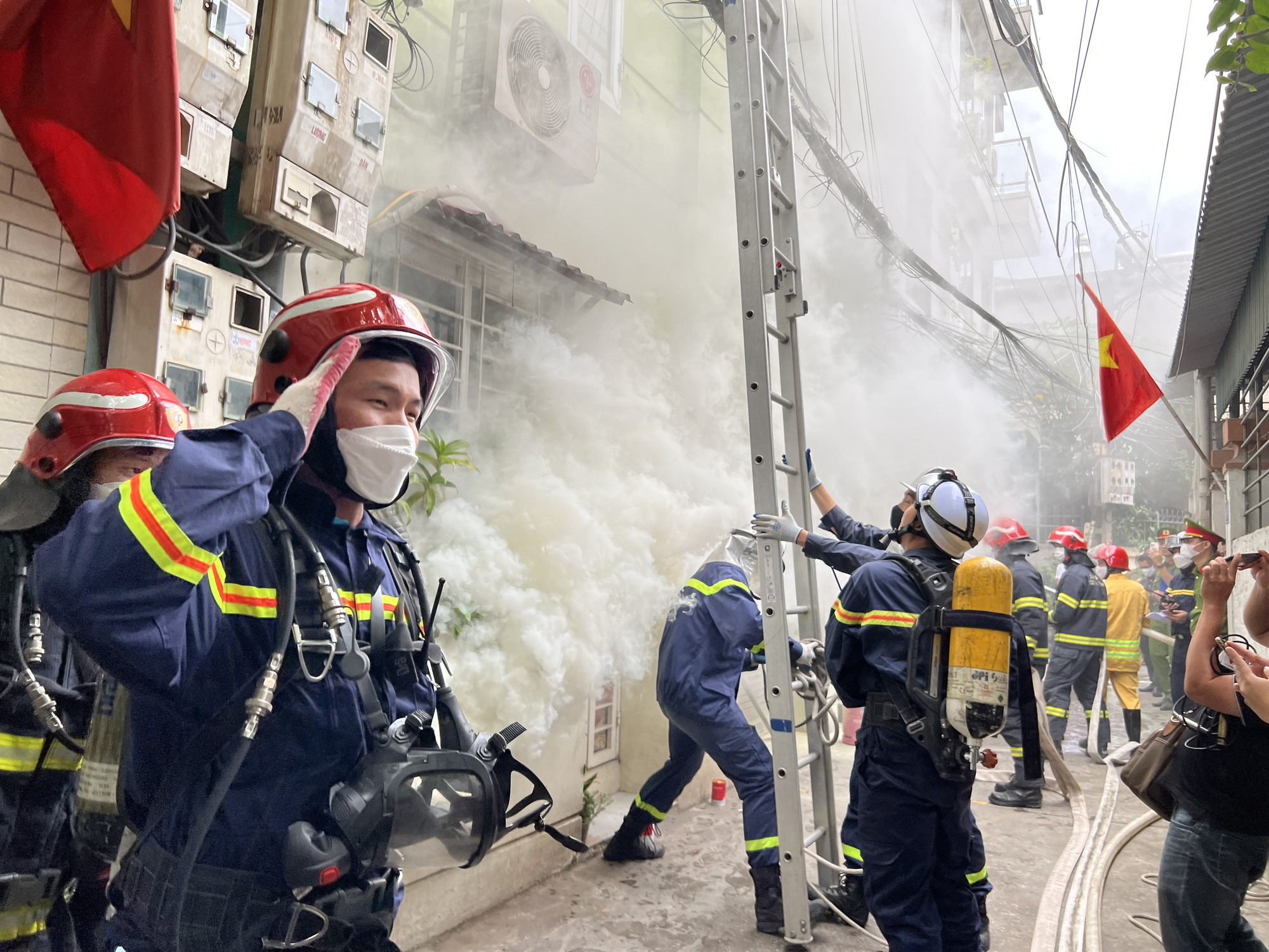 Cảnh sát khuyến cáo hàng loạt nguy cơ cháy nổ gây thiệt hại nghiêm trọng Dịp Tết Giáp Thìn - Ảnh 1.
