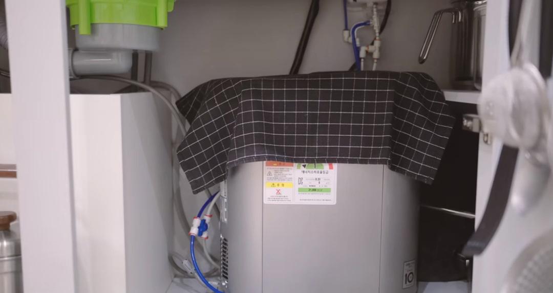 Các bà nội trợ Hàn Quốc áp dụng 11 thủ thuật cất giữ kỷ luật để có căn bếp sạch sẽ và tăng gấp đôi dung lượng lưu trữ  - Ảnh 6.