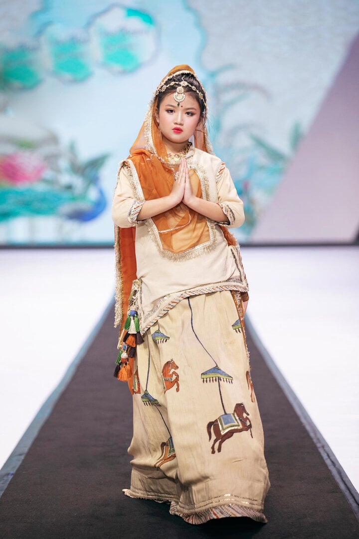 Mẫu nhí 8 tuổi Minnie Cindy đoạt giải tài năng tại Asian Kids Fashion Week - Ảnh 2.