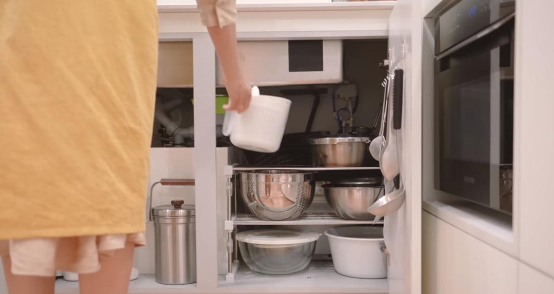 Các bà nội trợ Hàn Quốc áp dụng 11 thủ thuật cất giữ kỷ luật để có căn bếp sạch sẽ và tăng gấp đôi dung lượng lưu trữ  - Ảnh 7.
