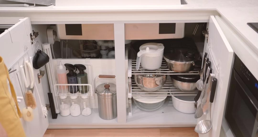 Các bà nội trợ Hàn Quốc áp dụng 11 thủ thuật cất giữ kỷ luật để có căn bếp sạch sẽ và tăng gấp đôi dung lượng lưu trữ  - Ảnh 3.