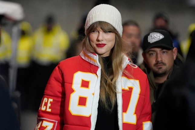 Taylor Swift bị phát tán ảnh khiêu dâm - Ảnh 3. Taylor Swift bị phát tán ảnh khiêu dâm - Ảnh 3.