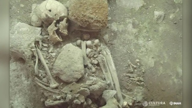 Tiết lộ mới về bộ xương bí ẩn được tìm thấy trong cung điện ở Mexico - Ảnh 1.