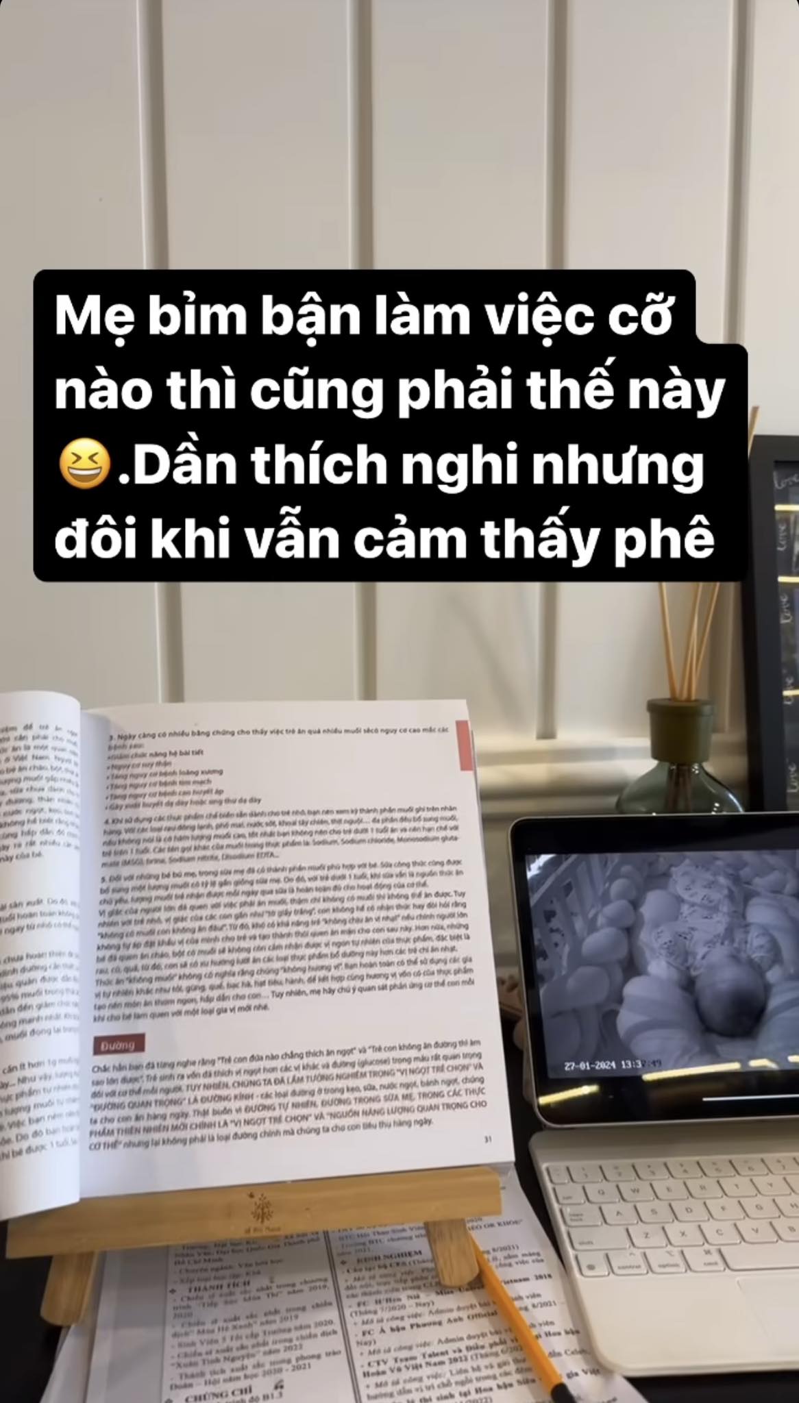 Minh Hằng hé lộ 1 ngày của &quot;mẹ bỉm sữa&quot;, bên làm việc bên trông con bằng cách này- Ảnh 1.