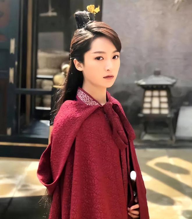 Màn thay diễn viên ở bom tấn được 10 triệu fan ngóng chờ gây tranh cãi, netizen chỉ trích ekip "qua cầu rút ván" - Ảnh 1. Màn thay diễn viên ở bom tấn được 10 triệu fan ngóng chờ gây tranh cãi, netizen chỉ trích ekip "qua cầu rút ván" - Ảnh 1.