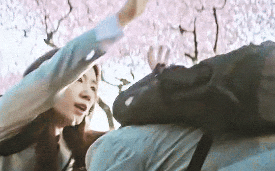 Phim của Park Shin Hye vừa chiếu liền nhận mưa lời khen, nhan sắc của nam chính gây sốt MXH