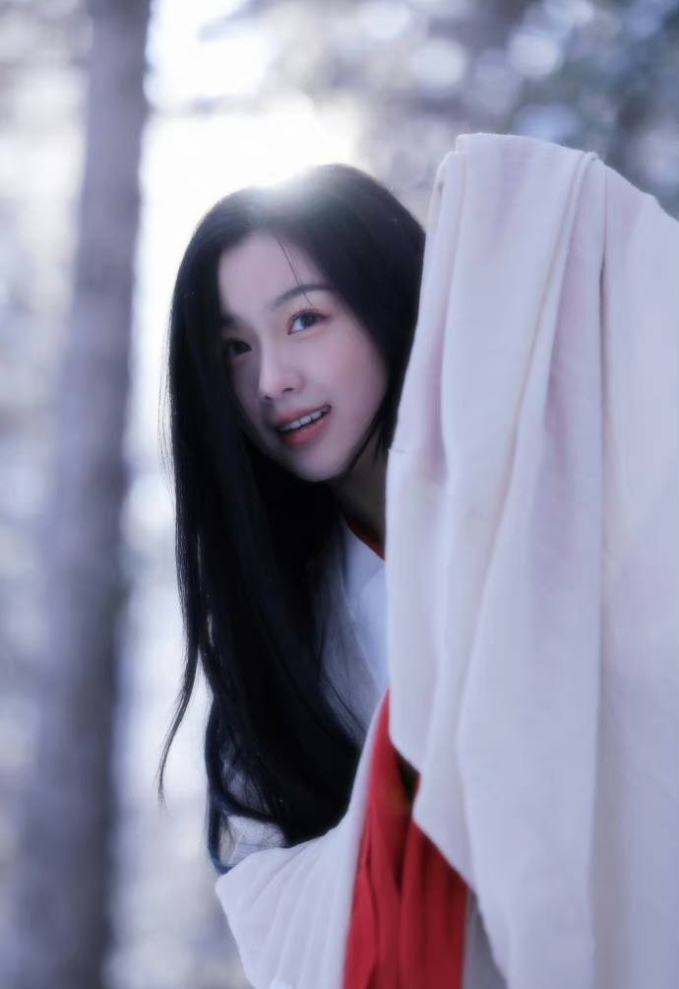 Mỹ nhân Hoa ngữ lên thẳng hot search vì nét đẹp sáng bừng khung hình: Cảnh khóc xem mà nao lòng, được khen có "vibe" Hàn cực đỉnh - Ảnh 8. Mỹ nhân Hoa ngữ lên thẳng hot search vì nét đẹp sáng bừng khung hình: Cảnh khóc xem mà nao lòng, được khen có "vibe" Hàn cực đỉnh - Ảnh 8.